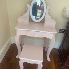 Kids dressing table pink
