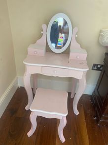Kids dressing table pink