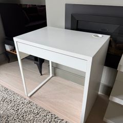 IKEA MICKE Desk (Mint as New Condition)