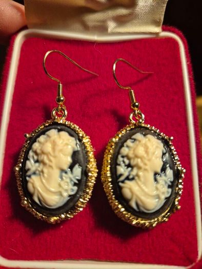 Vintage Cameo Earrings