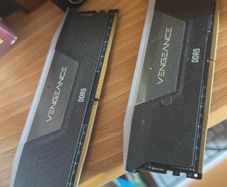 64GB DDR5 Corsair Vengeance RGB 6000MHz CL40 (2x32GB)