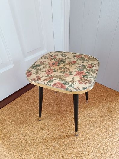 Vintage Plant Stand/Decorative Table