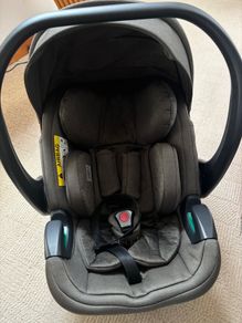 Egg 2 Egg Shell Infant car seat and 2 isofix bases