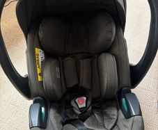 Egg 2 Egg Shell Infant car seat and 2 isofix bases