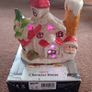 Snow White ceramic house Image 2