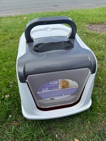 Cat litter box