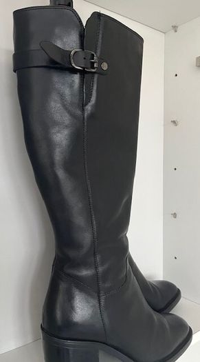 Clarks Black Leather Boots Knee High.  Ladies Size Uk 6.5  / Eu 40  In excellent lightly used Condition.