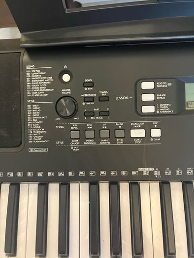 Yamaha PSR E373 61 Key Portable Keyboard  Complete Bundle with Stands & Music Rest