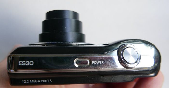 Samsung ES30 Black 12.1MP digital compact camera Tested
