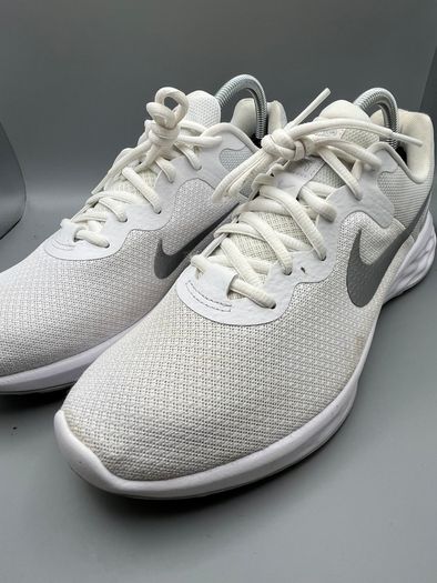 Nike Womens Revolution 6 NN White/Metallic Silver Training Shoes Size 8 EU 42.5