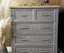 Chest of drawers