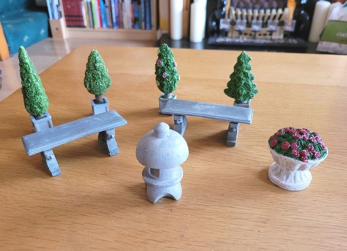 Dolls house garden furniture - some vintage