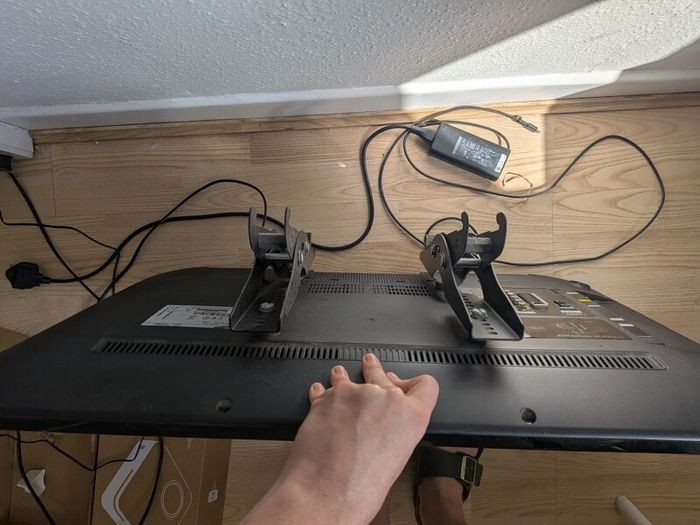 Samsung smart TV and wall bracket