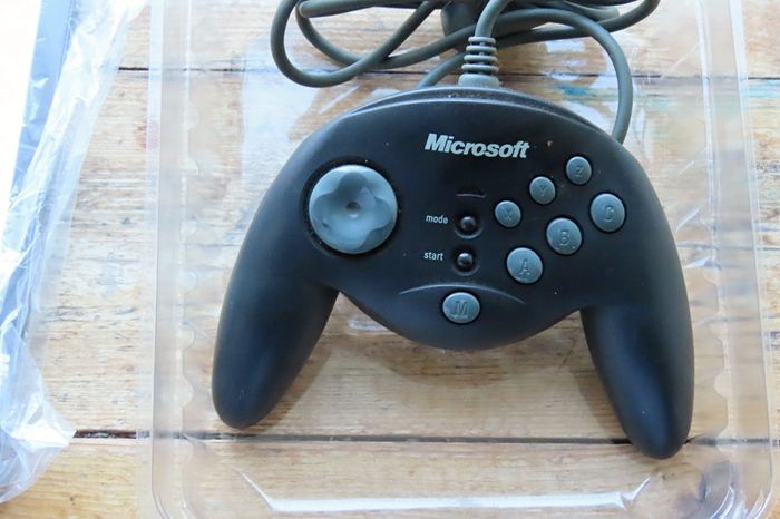 Retro vintage PC Microsoft Microsoft SideWinder game pad controller