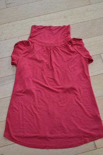 Maternity Tops and Vests Size m or UK 12 EUR 7 EACH