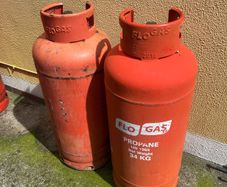 Empty gas cylinder x7
