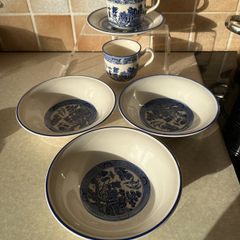 Arklow Pottery 3 Cereal/Desert Bowls 2 Cups & 1 Saucer
