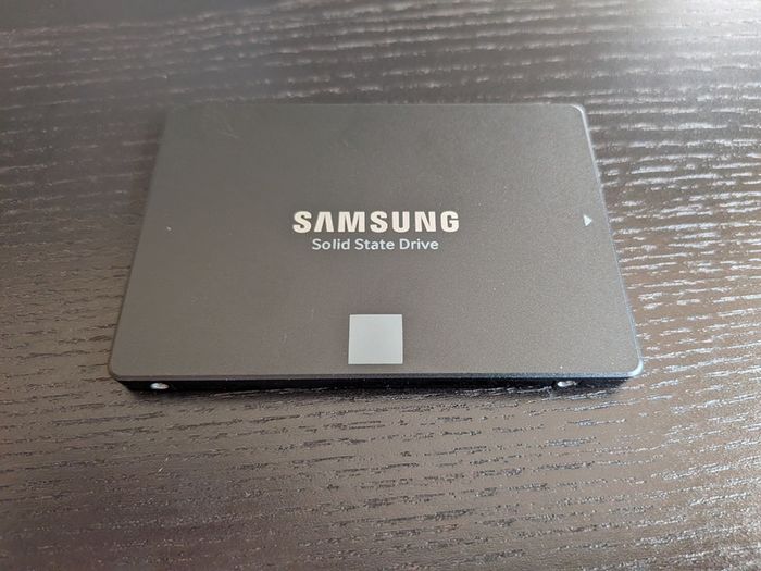 Samsung 860 Evo 2 Tb Sata 2.5 Inch Internal SSD (mz-76e2t0) Used