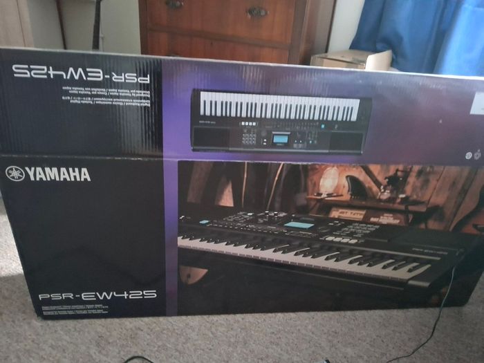 Yamaha Psr EW 425 -(76 keys long keyboard)