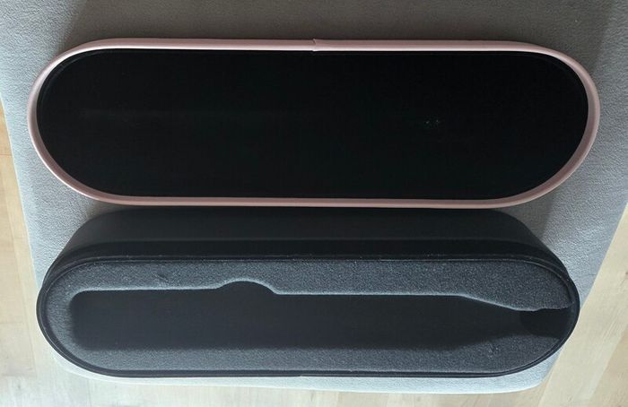 Dyson Airstrait Presentation Case