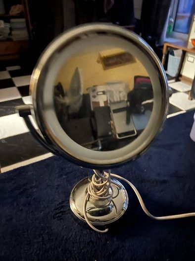 Lovely No7 Mirror for sale with lights
