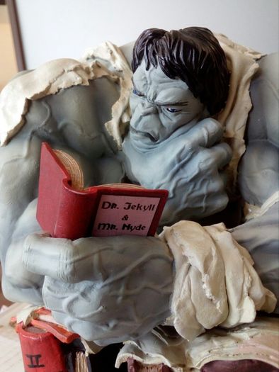 Hulk bust (gray variant)