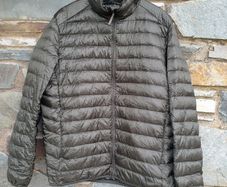 Uniqlo mens olive down jacket ultra light Large