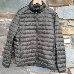 Uniqlo mens olive down jacket ultra light Large