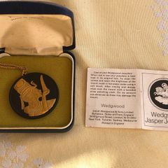 wedgwood jasper jewellery black and gold necklace