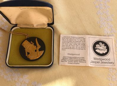 wedgwood jasper jewellery black and gold necklace
