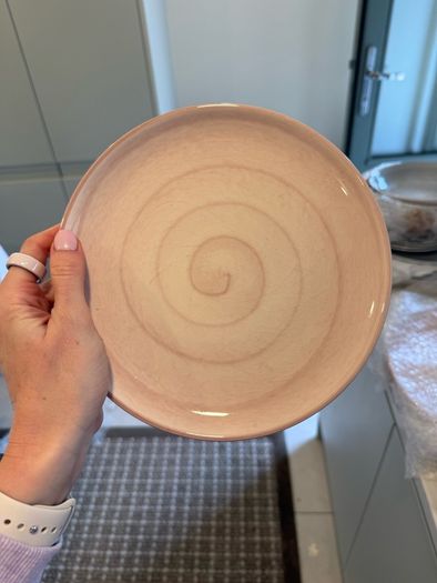 Crockery: plates, bowls etc.