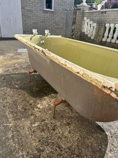 Vintage Avocado Cast Iron Bath