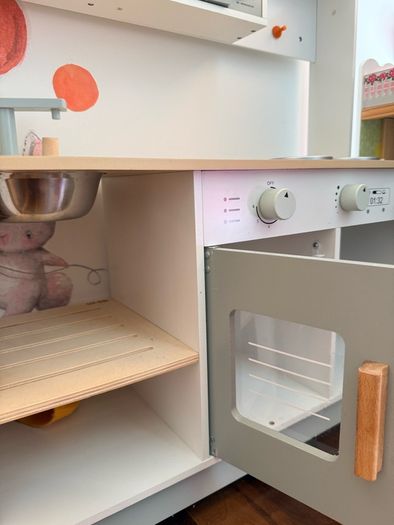 Wooden kids kitchen plus accessories - mint condition