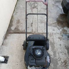 Castlegarden .briggs and strattion lawnmower
