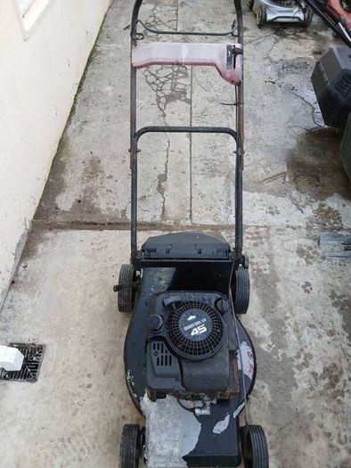 Castlegarden .briggs and strattion lawnmower