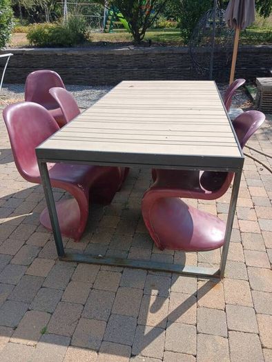 Outdoor table and chairs