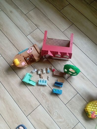 Sylvanian family and Polly pockets