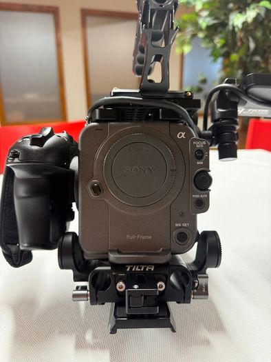 Sony FX6 with TILTA camera cage