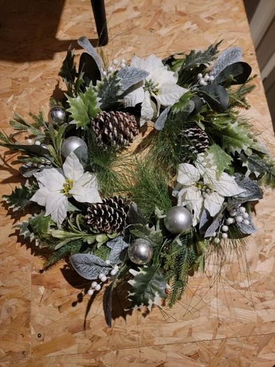 Large wreath like new