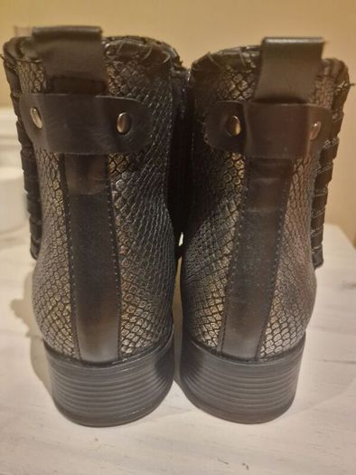 Erynn Chelsea Ankle Boots