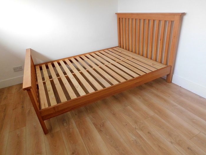 Solid pine bed