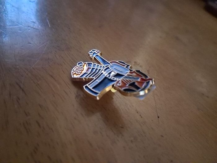 Guinness pin
