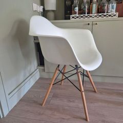 eames style bucket chair