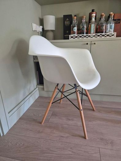 eames style bucket chair