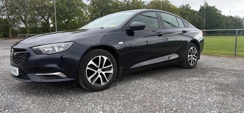 2019 Opel Insignia clean car