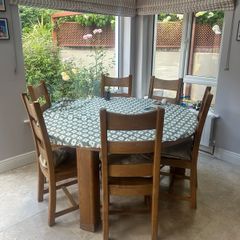 solid round oak table