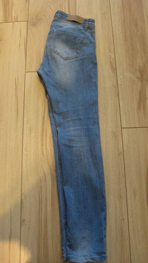 Stradivarius ladies/girls blue denim  jeans size 10 -12 30" leg