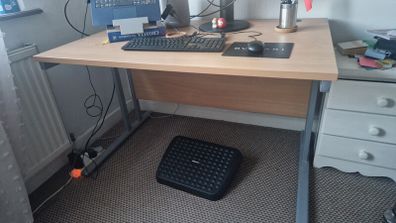 Sturdy office desk