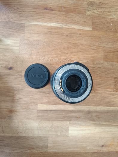 Lens Canon EF-S 18-135mm exelent Condition