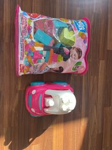 Bag of Mega Bloks - Building blocks and car